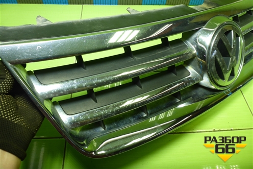 Решетка радиатора (7L6853651A) для Volkswagen Touareg c 2002-2010г (Туарег)