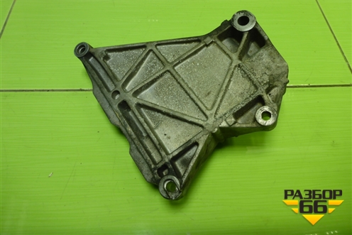 Кронштейн генератора (070903143C) для Volkswagen Touareg c 2002-2010г (Туарег)