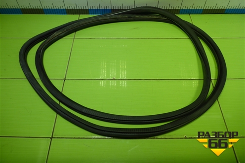 Уплотнитель двери передней левой для Volkswagen Touareg c 2002-2010г (Туарег)