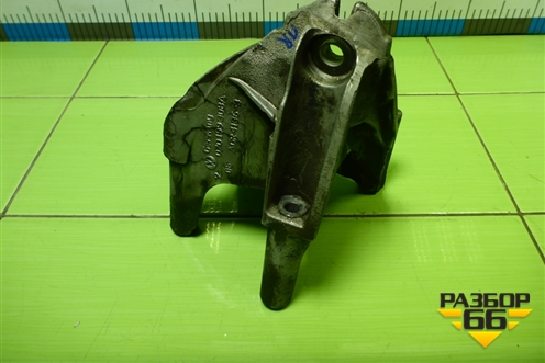 Кронштейн двигателя правый (070199308A) для Volkswagen Touareg c 2002-2010г (Туарег)