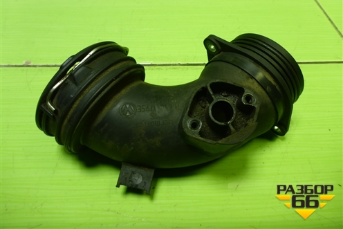 Патрубок интеркулера пластиковый для Volkswagen Touareg c 2002-2010г (Туарег)