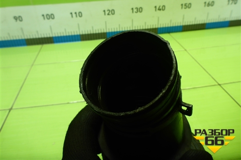 Патрубок воздушного фильтра (7L6129532) для Volkswagen Touareg c 2002-2010г (Туарег)