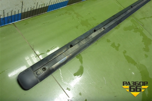 Молдинг крыши правый (7L6860182F) для Volkswagen Touareg c 2002-2010г (Туарег)