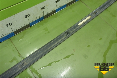 Молдинг крыши правый (7L6860182F) для Volkswagen Touareg c 2002-2010г (Туарег)