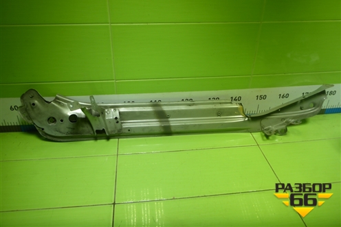 Кронштейн переднего крыла правый (7L6805920B) для Volkswagen Touareg c 2002-2010г (Туарег)