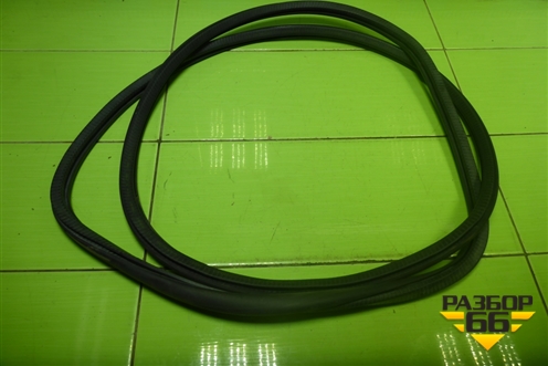 Уплотнитель двери передней левой для Volkswagen Touareg c 2002-2010г (Туарег)