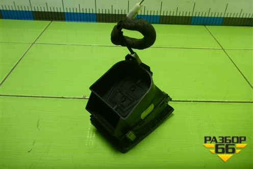 Дефлектор воздушный правый (7L6819704D) для Volkswagen Touareg c 2002-2010г (Туарег)