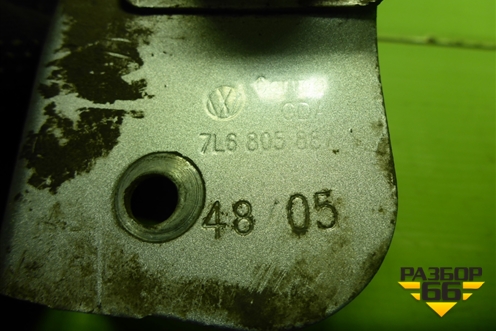 Кронштейн амортизатора капота левый (7L6805887) для Volkswagen Touareg c 2002-2010г (Туарег)