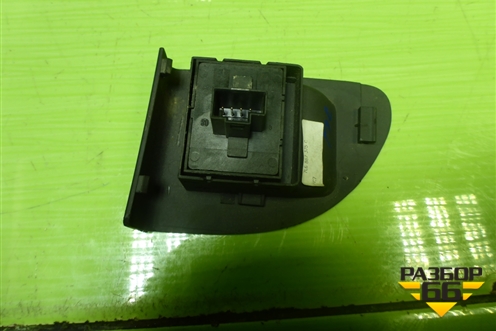 Кнопка открывания лючка бензобака ,багажника (7L6867375C) для Volkswagen Touareg c 2002-2010г (Туарег)