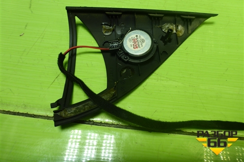 Накладка двери передней правой уголок (7L6837994) для Volkswagen Touareg c 2002-2010г (Туарег)