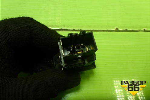 Кнопка аварийной сигнализации (7L6953235A) для Volkswagen Touareg c 2002-2010г (Туарег)