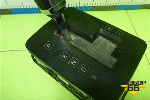 Кулиса КПП АКПП (7L6713203D) для Volkswagen Touareg c 2002-2010г (Туарег)