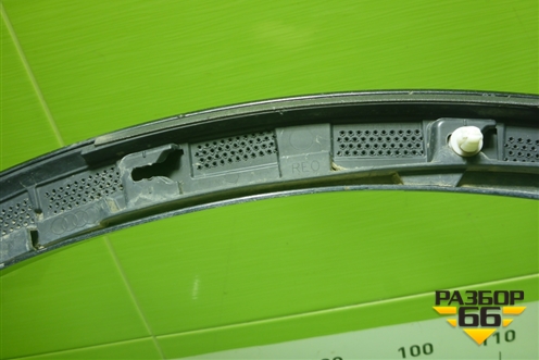 Накладка переднего крыла правого (4M0853718K) для Audi Q7 c 2015г (Ку 7)