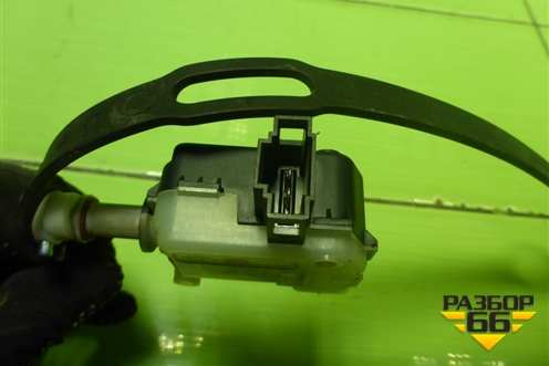 Активатор лючка бензобака (1J0810773D) для Volkswagen Touareg c 2002-2010г (Туарег)