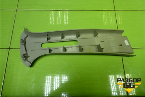Обшивка стойки центральная верхняя левая (8200732342) для Nissan Terrano с 2014г (Терано)
