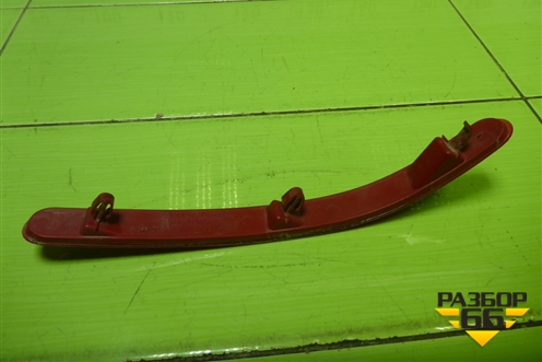 Отражатель в задний бампер правый (7L6945106A) для Volkswagen Touareg c 2002-2010г (Туарег)