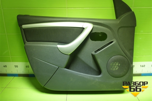 Обшивка двери передней левой под электрику (809011192R) для Nissan Terrano с 2014г (Терано)