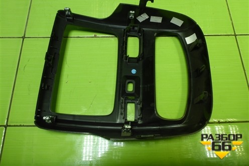 Рамка магнитолы (682609636R) для Nissan Terrano с 2014г (Терано)