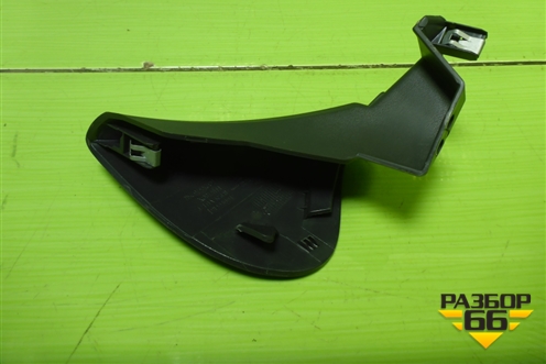 Накладка на торпедо (правая) (682457625R) для Nissan Terrano с 2014г (Терано)