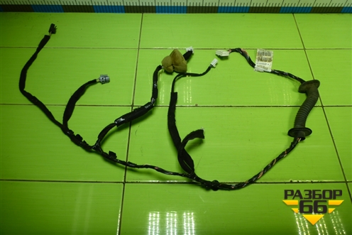 Проводка двери передней правой (241255989R) для Nissan Terrano с 2014г (Терано)