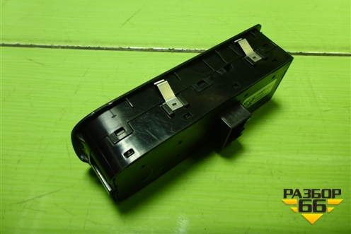 Кнопка стеклоподъёмника правая (712W282306212) для Sitrak C7H (С7Н)