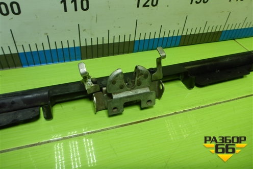 Кронштейн замка капота  (AZ16D493000009) для Sitrak C7H (С7Н)