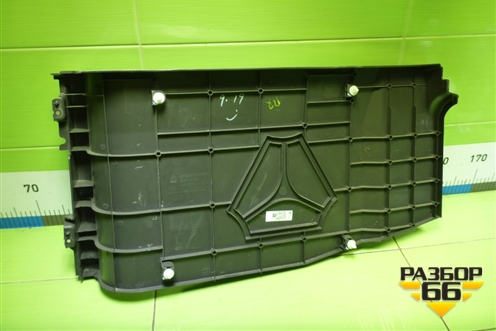 Обшивка в кабину (правая на ящик инструментальный) (AZ16D257000008) для Sitrak C7H (С7Н)