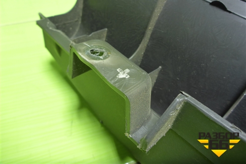 Обшивка в кабину левая на ящик инструментальный (AZ16D257000007) для Sitrak C7H (С7Н)