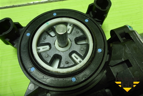 Моторчик стеклоподъёмника передний правый (1S0959802A) для Volkswagen Polo (седан) с 2010г (Поло)