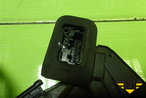 Замок двери передней правой (6RD837016E) для Volkswagen Polo (седан) с 2010г (Поло)