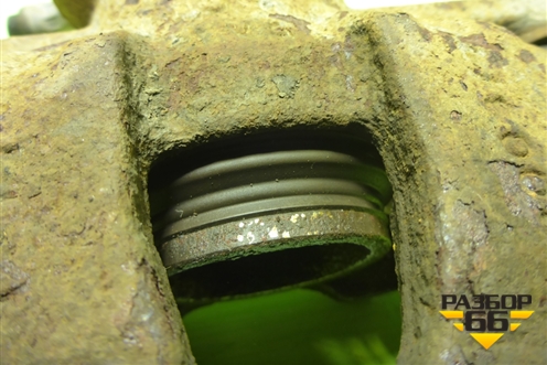 Суппорт передний правый для Volkswagen Polo (седан) с 2010г (Поло)