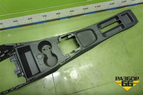 Консоль (6RU863241) для Volkswagen Polo (седан) с 2010г (Поло)