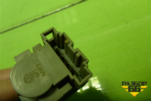 Датчик включения стопсигнала (7L6945511) для Volkswagen Touareg c 2002-2010г (Туарег)