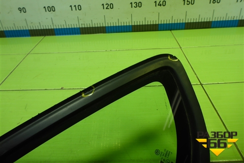 Стекло глухое левое для Volkswagen Polo (седан) с 2010г (Поло)