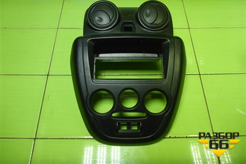 Накладка на торпедо (центральная) (8450005984) для VAZ Granta/Гранта