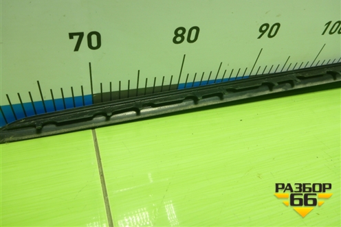 Молдинг лобового стекла правый (51317350610) для BMW X1 F48 с 2014г (Х1 Ф48)