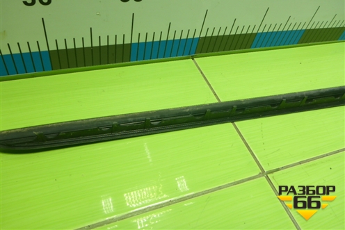 Молдинг лобового стекла левый (51317350609) для BMW X1 F48 с 2014г (Х1 Ф48)