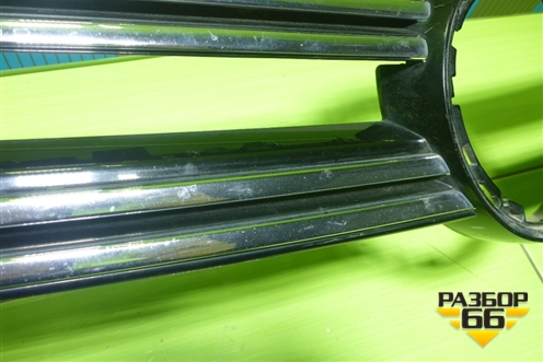 Накладка на решетку радиатора (5N0853655) для Volkswagen Tiguan с 2011-2016г (Тигуан)