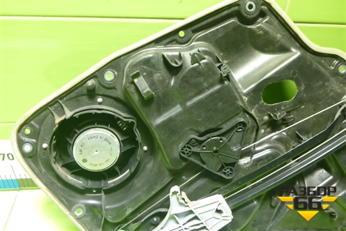 Стеклоподъёмник электрический задний левый (без моторчика) (5N0839755D) для Volkswagen Tiguan с 2011-2016г (Тигуан)