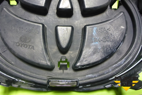 Решетка радиатора (5311102A80) для Toyota Corolla (E18) с 2012-2019г (Королла 180)