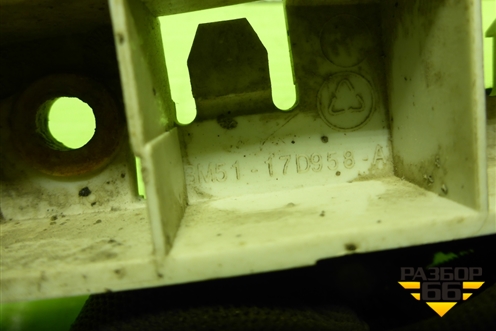 Кронштейн переднего бампера правый (BM5117D958A) для Ford Focus 3 с 2011г (Фокус)