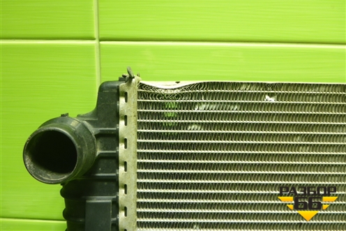 Радиатор охлаждения (7P0121253A) для Volkswagen Touareg с 2010-2018г (Туарег)