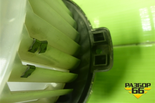 Моторчик отопителя (MZZ0372YD) для Land Rover Discovery 3 с 2004-2009г (Дискавери)