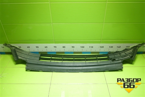 Решетка в передний бампер центральная (нижняя после 2015г) (5311342080) для Toyota Rav-4 с 2012-2019г (Рав 4)