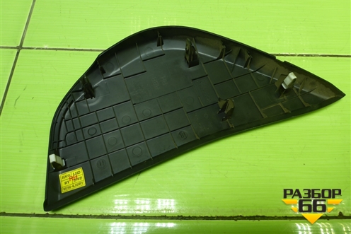 Накладка на торпедо (боковая правая) (847664L000) для Hyundai Solaris с 2010-2016г (Солярис)