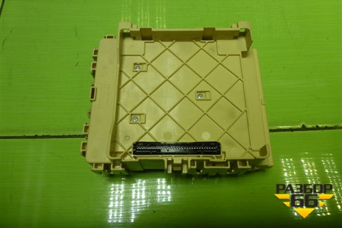 Блок предохранителей салонный (8273042750) для Toyota Rav-4 с 2012-2019г (Рав 4)