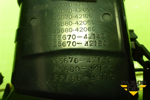 Дефлектор воздушный центральный левый (5567042080) для Toyota Rav-4 с 2012-2019г (Рав 4)