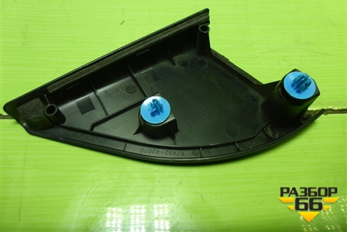 Накладка двери передней левой уголок (6749242070) для Toyota Rav-4 с 2012-2019г (Рав 4)