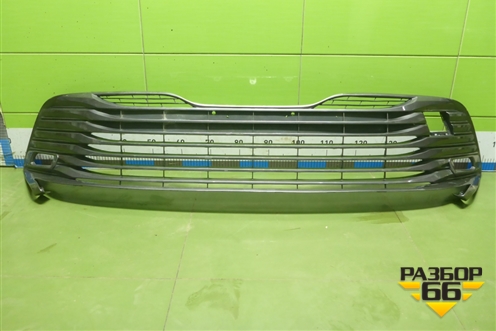 Решетка в передний бампер центральная (до 2020г не оригинал) для Toyota Camry V70 с 2017г (Камри)