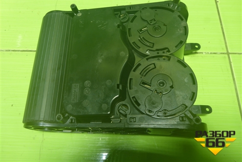 Подстаканник (в консоль) (3C0858329A) для Volkswagen Passat (B6) с 2005-2010г (Пассат Б6)
